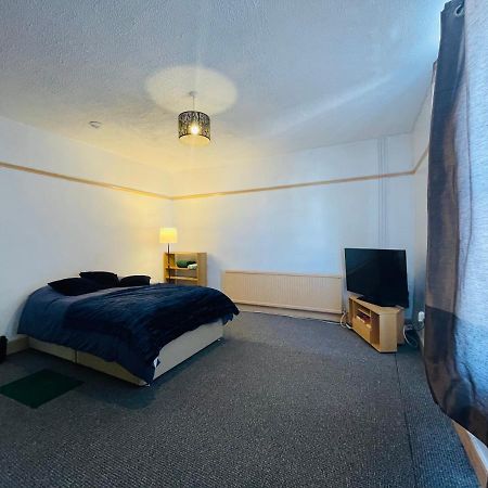 Shous Guest House Emersons Green Extérieur photo
